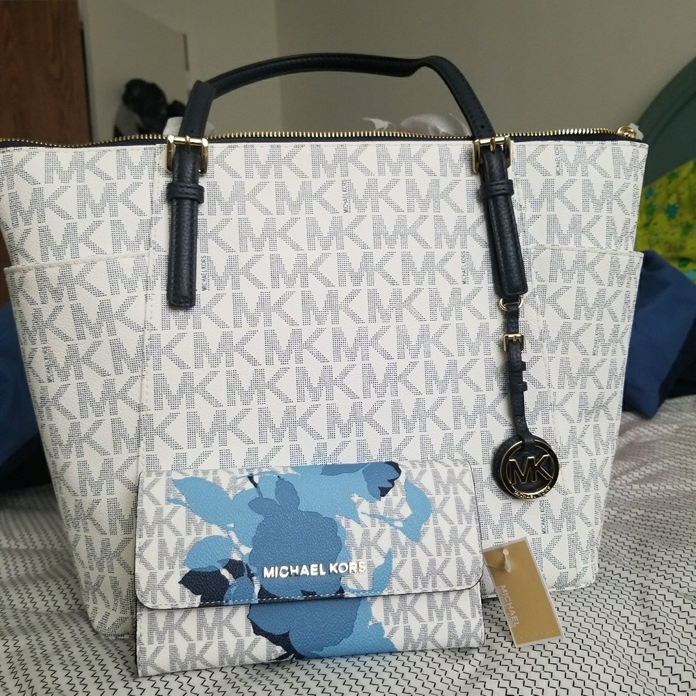 Michael kors handbag with wallet